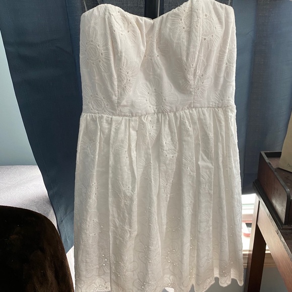 Sweet White Lace Strapless Dress - Picture 2 of 10